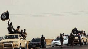 Capture d'écran d'une vidéo mise en ligne le 14 juin 2014 sur le site Welayat Salahuddin, montrant des militants de l'Etat islamique en Irak.