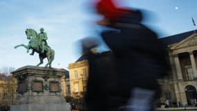 La place de l'hôtel de ville, à Rouen, où se trouve la statue de Napoléon, en janvier 2020