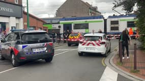 Une voiture s'est retrouvée bloquée entre les deux portiques du passage à niveau en gare de Lesquin.