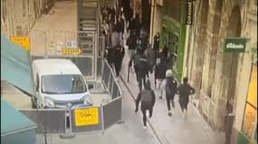 Des images de vidéosurveillance de l'agression d'un adolscent dans le 4e arrondissement de Paris le lundi 4 mars 2024.