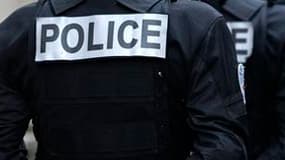 Selon François Fillon, des mesures ont été prises pour protéger les familles des policiers de Grenoble menacés de mort après la fusillade dans le quartier de La Villeneuve, et pour retrouver les auteurs de ces menaces. /Photo d'archives/REUTERS/Charles Pl