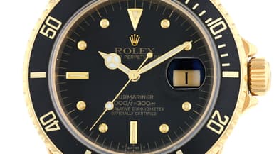 La montre bracelet Rolex Submariner Date en or jaune de 1981, proposée par Collector Square.