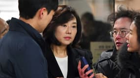 La ministre sud-coréenne de la Culture Cho Yoon-Sun (c) arrive au tribunal, le 20 janvier 2017 à Séoul
