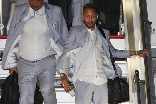 Neymar et les Brésiliens ont atterri à Doha