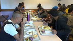 Des réfugiés à la base de loisirs de Cergy, mercredi 9 septembre. (photo d'illustration)