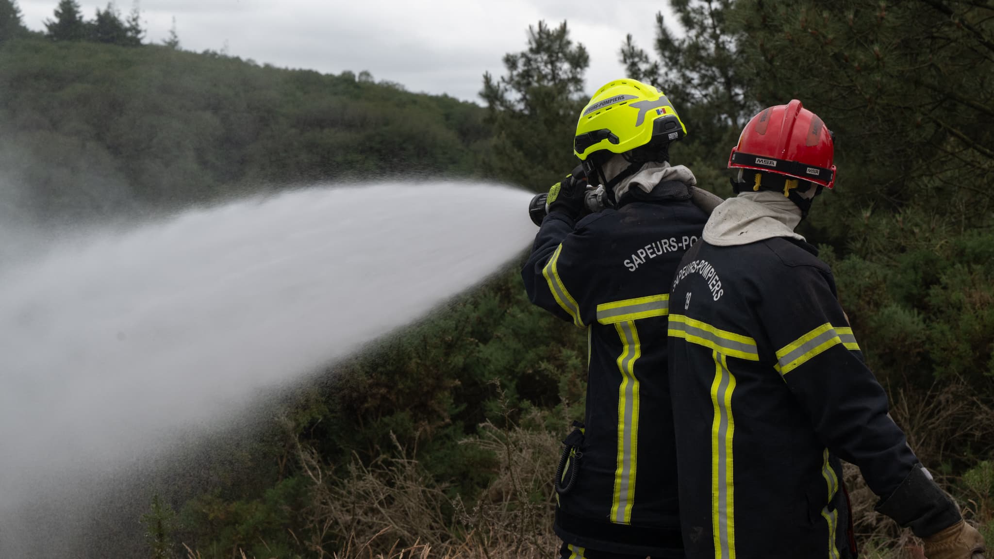 Un pompier volontaire de 22 ans meurt en combattant un feu de forêt en Savoie