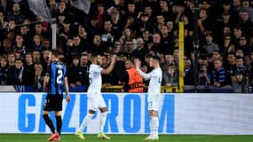 Riyad Mahrez et Phil Foden célèbrent un but devant le public de Bruges