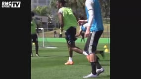 Le petit pont superbe de Drogba à l’entraînement