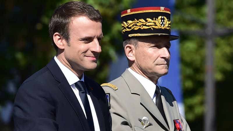 Emmanuel Macron et le général Pierre de Villiers lors du défilé du 14 juillet 2017 sur les Champs-Elysées