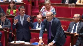 Valls invite la gauche à se lever pour rendre hommage Pasqua