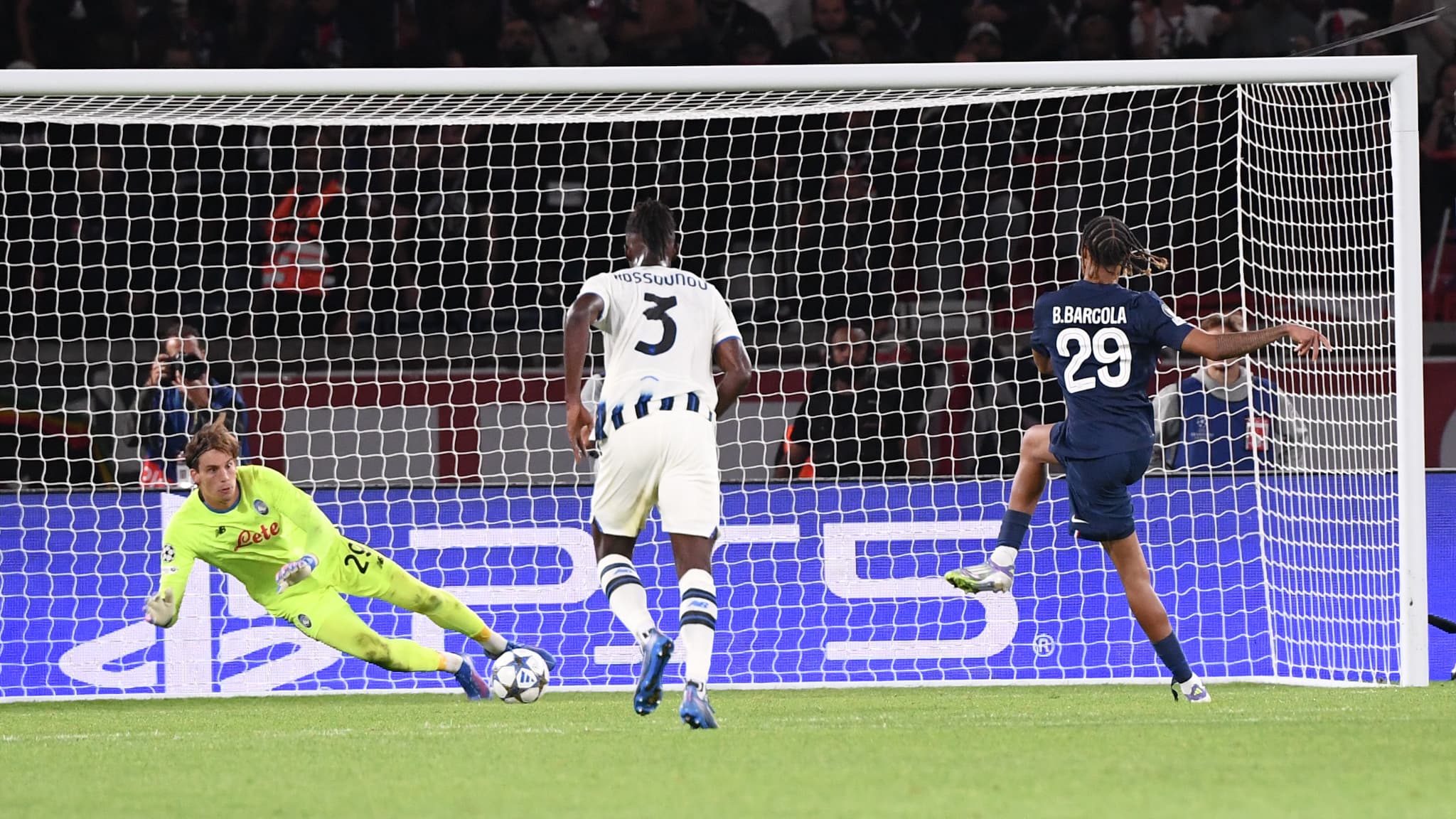 PSG-ATALANTA: "LE PENALTY? TU DOIS POSER LA QUESTION À BARCOLA", LUIS ENRIQUE IRONISE SUR LE RATÉ DE L’ATTAQUANT PARISIEN