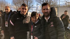 Tom, entouré de Marco Verratti et Lionel Messi