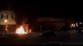 Incendie de voiture place Escaudain - Témoins BFMTV