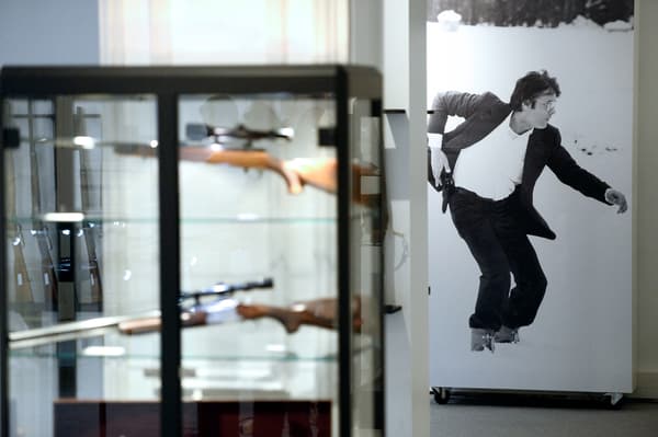La vente aux enchères des armes d'Alain Delon en 2014