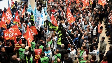Les syndicats et organisations de jeunesse qui ont appelé à une "première journée de grève" le 5 décembre contre la réforme des retraites vont se réunir le lendemain pour décider de la suite du mouvement.