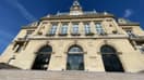 L'édile d'Asnières-sur-Seine, Manuel Aeschlimann (LR), s'apprête à déposer plainte pour diffamation contre dix élus d'opposition.