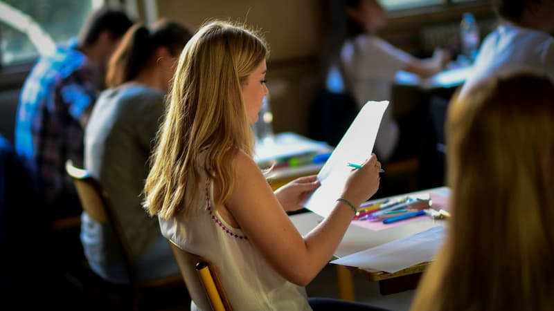 Des lycéens passent le baccalauréat, le 15 juin 2017 à Paris. 
