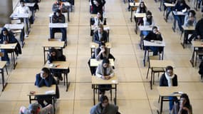Des étudiants en médecine passent leur examen de fin de premier semestre, en 2012.