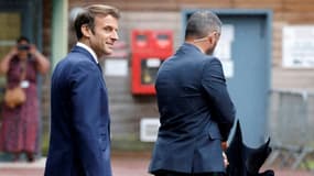 Le président Macron quitte le bureau de vote au Touquet lors du second tour des législatives le 19 juin 2022