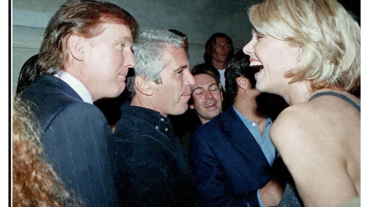 Donald Trump avec Jeffrey Epstein sur une photo publiée par les démocrates de la commission de surveillance de la Chambre des représentants à Washington, le 12 décembre 2025