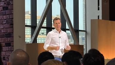 Jamie Siminoff, le patron de Ring, lors de la conférence Amazon d'octobre 2025 à New York