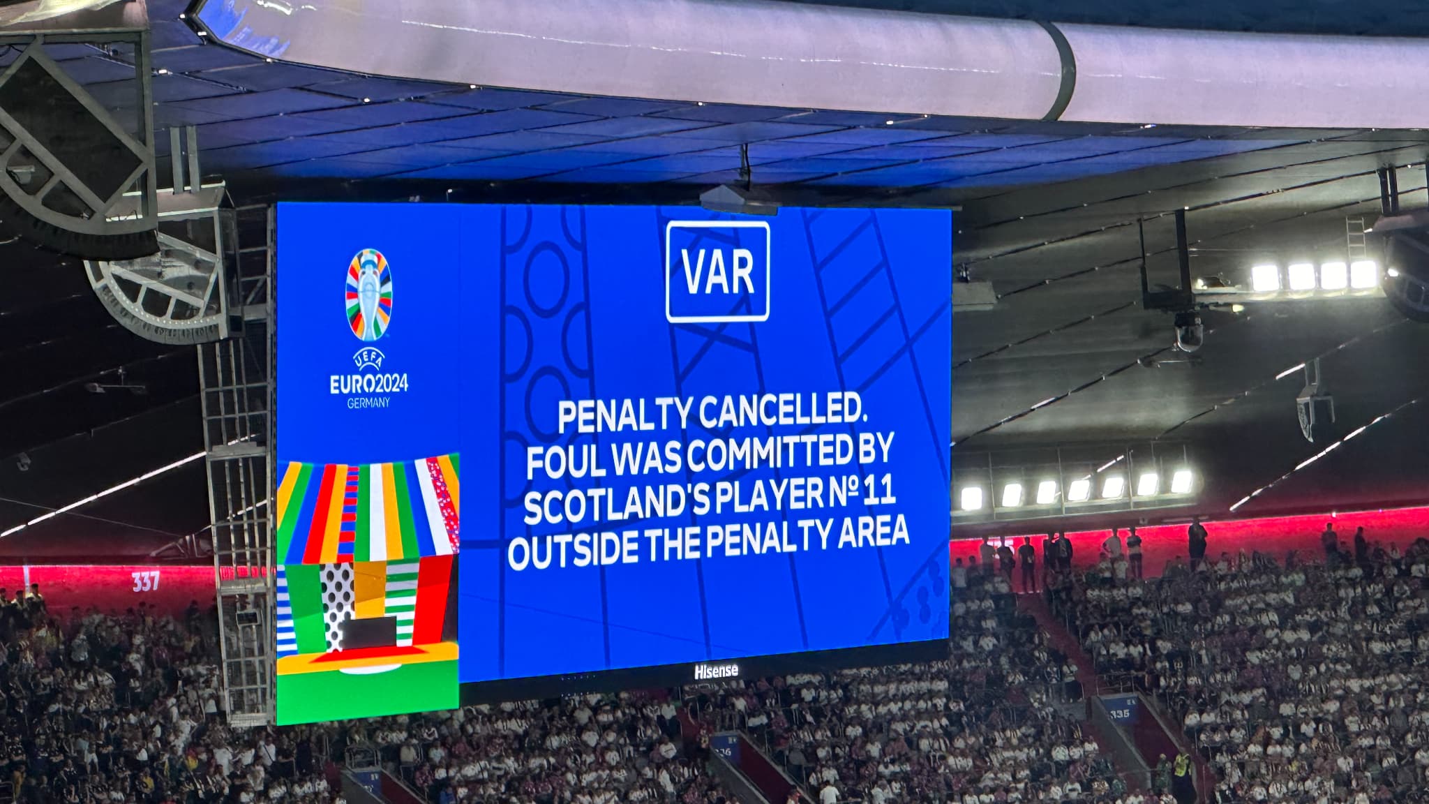 L'explication de la VAR suite à la faute de Christie sur Musiala lors du match entre l'Allemagne et l'Ecosse L'explication de la VAR suite à la faute de Christie sur Musiala lors du match entre l'Allemagne et l'Ecosse