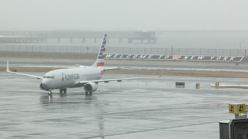 Un impact de balle découvert sur un avion américain en provenance de Colombie