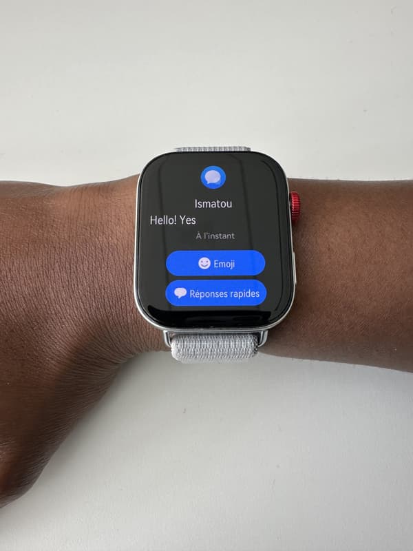 Il est seulement possible de répondre à un message quand la montre est couplée à un smartphone Huawei.