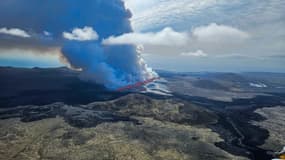 La fissure causée par une éruption volcanique près de Sundhnúksgígar, au nord de Grindavík sur la péninsule de Reykjanes en Islande, le 29 mai 2024. 
