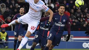 Lucas Ocampos devant Marquinhos