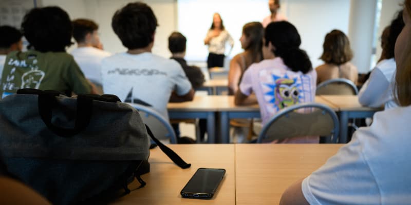 Des élèves dans un collège de Lyon, le 14 novembre 2023 (photo d'illustration)