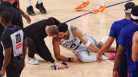 Jayson Tatum blessé lors du match NBA entre Boston et New York, le 12 mai 2025