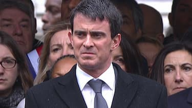 Le Premier ministre Manuel Valls pendant la cérémonie d'hommage aux trois policiers morts dans les attentats, mardi 13 janvier.