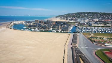 La marina du port de Deauville.