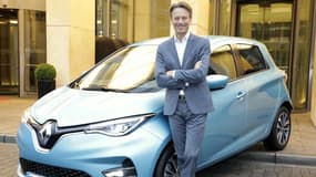 Le patron de la filiale allemande de Renault avec la Zoé.