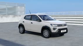 Cette version de la Dacia Spring "EcoSmart" démarre à 10.590 euros en Belgique, à 10.240 euros au Luxembourg. 