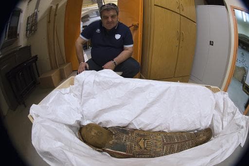 La momie Ta-Iset retrouvée dans une poubelle de Rueil-Malmaison (Hauts-de-Seine), le 11 mai 2015