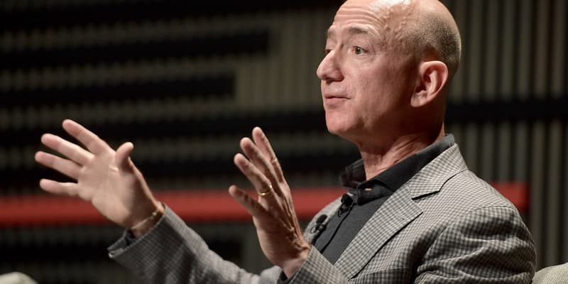 "Le budget de santé de l'Ethiopie correspond à 1% de [la] fortune" de Jeff Bezos, l'homme le plus riche du monde, a souligné l'ONG. 
