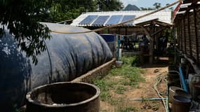 Les villageois de Pa Deng, en Thaïlande, combinent énergie solaire et biogaz pour s'éclairer. 