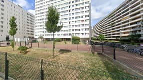 Le square Auguste Renoir dans le 14ème arrondissement de Paris en juillet 2023. 