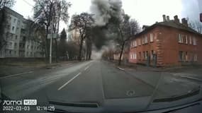 L'explosion après une frappe russe sur la ville de Tcherniguiv en Ukraine