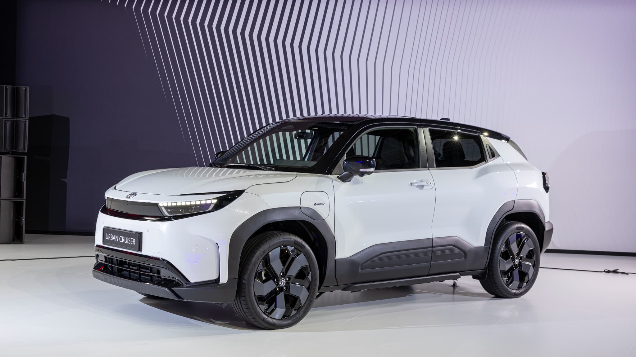 TOYOTA VA PRODUIRE SON PREMIER VÉHICULE ÉLECTRIQUE EN EUROPE (MAIS CE NE SERA PAS EN FRANCE)