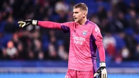Julian Pollersbeck avec l'OL, à Lyon le 16 octobre 2021