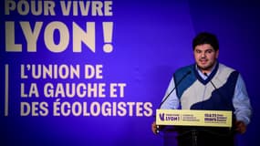 Le militant antidrogue marseillais Amine Kessaci, le 17 janvier 2026 à Lyon pour apporter son soutien à la campagne de réélection du maire écologiste sortant Grégory Doucet.