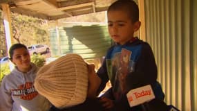 Un petit garçon autiste de trois ans a passé quatre jours dans le bush australien avant d'être secouru sain et sauf