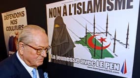 Le président du Front national Jean-Marie Le Pen a été relaxé jeudi dans un dossier où il était jugé pour incitation à la haine raciale en raison d'une affiche controversée diffusée par son mouvement en février dernier, et qui montrait la carte de France