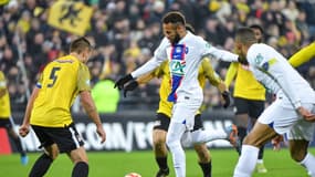 Alexis Zmijak (n°5) défend sur Neymar dont il a loué l'attitude classe à l'issue du match