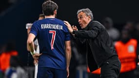 Khvicha Kvaratskhelia et Luis Enrique lors de PSG-Aston Villa, le 9 avril 2025