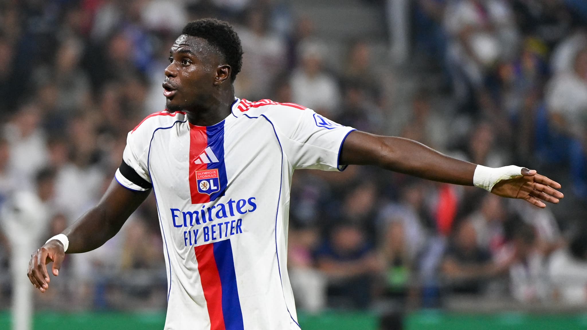 BLESSURE POUR MOUSSA NIAKHATÉ, FRAYEUR POUR TIMOTHY WEAH... LA TRÊVE FAIT AUSSI TREMBLER L'OL ET L'OM