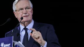 Le Premier ministre français Michel Barnier prononce un discours lors du 106e Congrès des Maires organisé par l'Association des Maires de France (AMF) à Paris, le 21 novembre 2024.